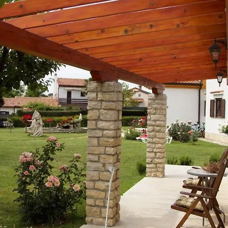 2 Bis 4 P By Interhome Funtana