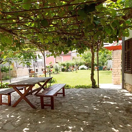 2 Bis 4 P By Interhome Casa de Férias Funtana