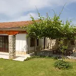 2 Bis 4 P By Interhome Casa de Férias Funtana