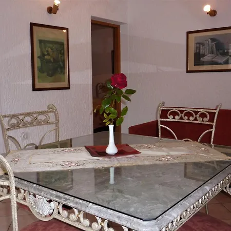 2 Bis 4 P By Interhome Casa vacanze Funtana